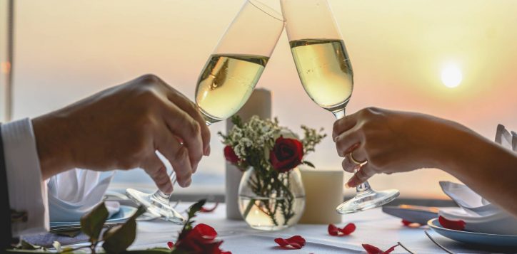 couple-enjoying-cheers-glass-wine-restaurant-sunset-valentine-s-couple-honeymoon-dinner-wine-romantic-concept-1-2